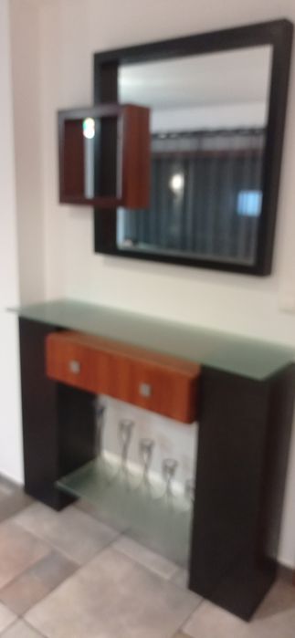 Vendo aparador e espelho