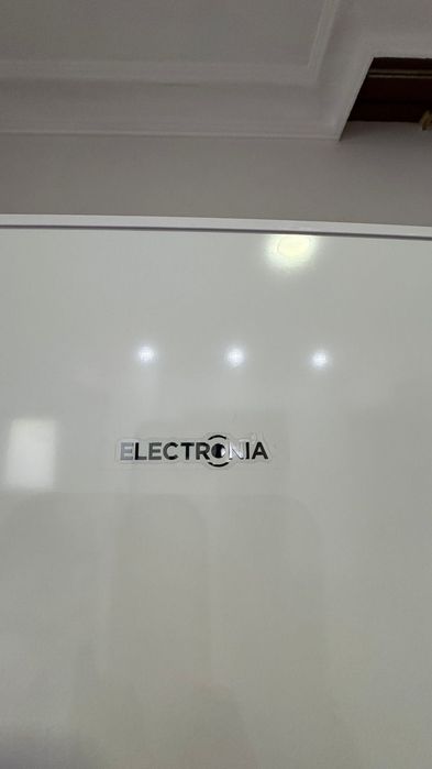 Frigorífico combinado Electronia Alma 268 L - Como novo