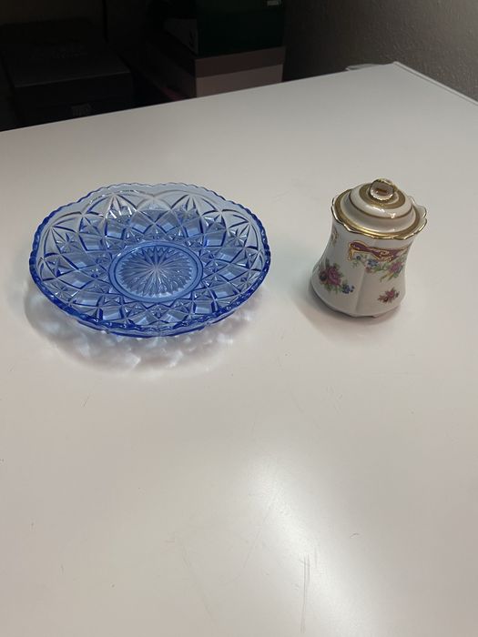 Um lote de pecas de inox e de loica