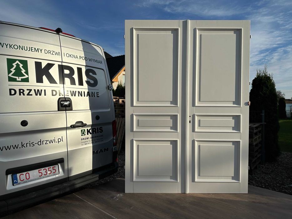 Drzwi drewniane dwuskrzydłowe Na wymiar białe retro wysokie kamienice