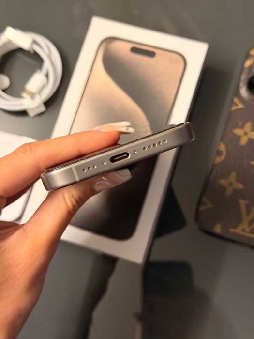 Telefon Apple iPhone 15 Pro 512GB Śliczny Stan