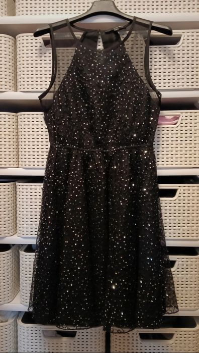 Elegancka czarna sukienka księżniczka tiulowa rozkloszowana