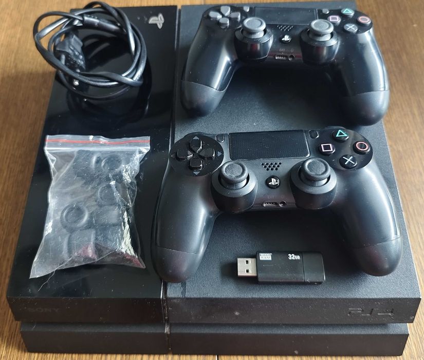 Sony Playstation 4 PS4 1TB FW 9.00 GoldHen + 2 pady