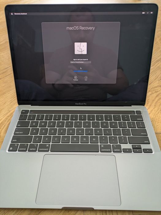 MacBook Pro  2022, 13", M2, 8/256  ГБ, нюанс або на запчастини.