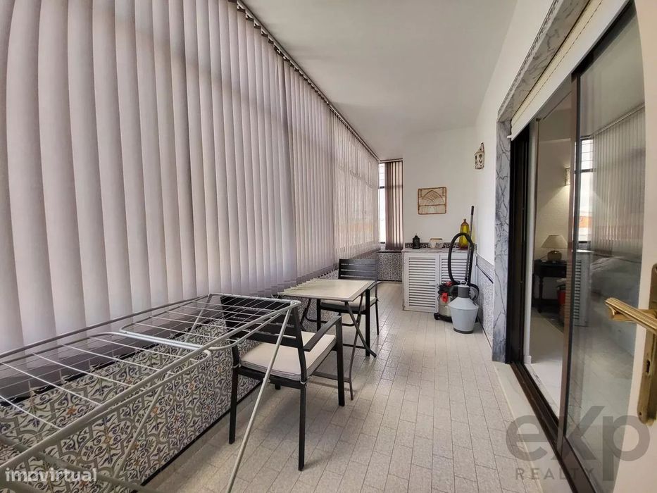 Excepcional T2  no último andar com um amplo terraço. Centro histórico