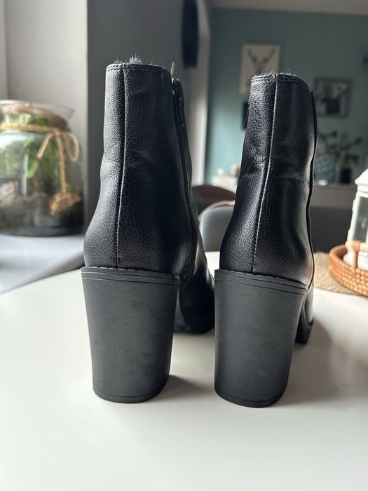 Czarne ocieplane botki H&M