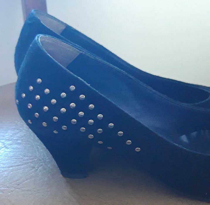 sapatos pretos de senhora