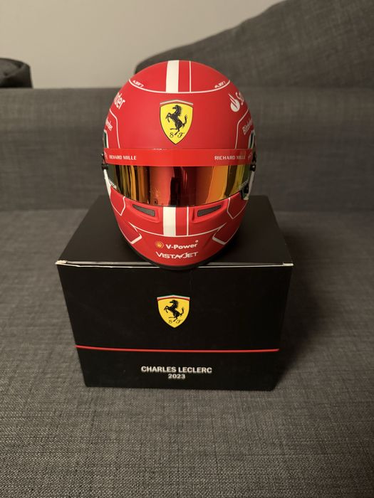 F1 Charles Leclerc Kask Kolekcjonerski Ferrari 2023 w skali 1:2