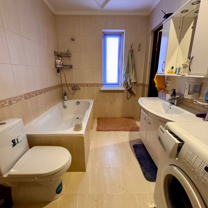 Продаж двох цегляних будинків із санвузлом 168м2 + 61сот землі