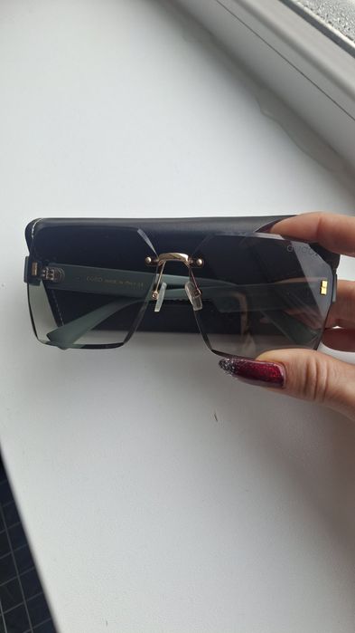 Сонцезахисні окуляри Gucci.