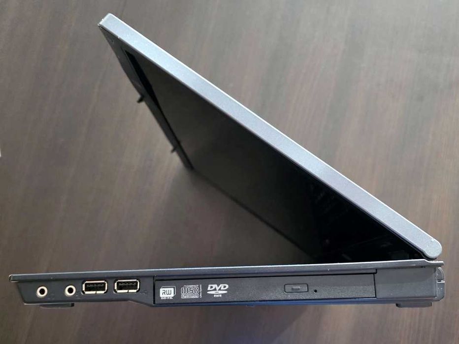 Laptop HP  - Windows XP aktywowany