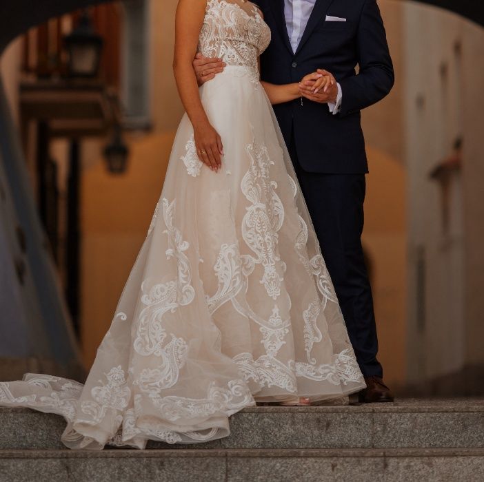 Piękna suknia ślubna