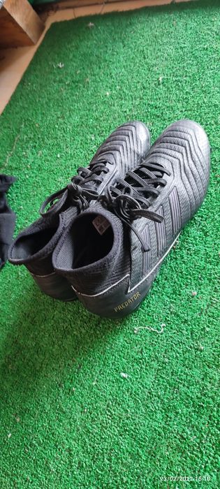 Chuteiras Nike e adidas