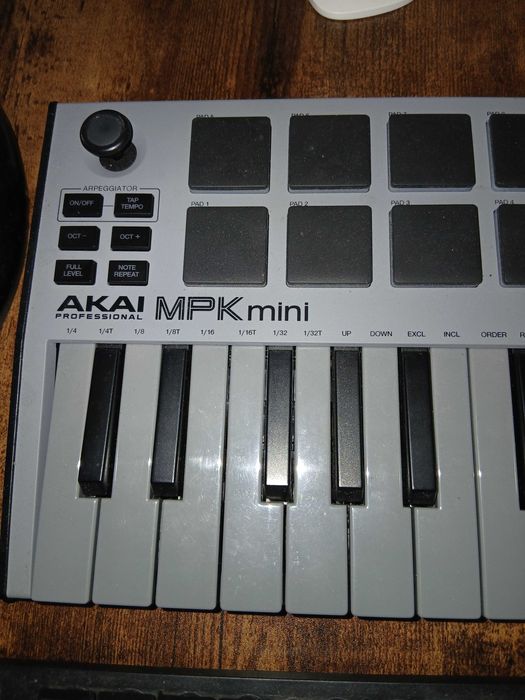 akai mpk mini mk2 - Купити музичні інструменти - Ціна на OLX.ua