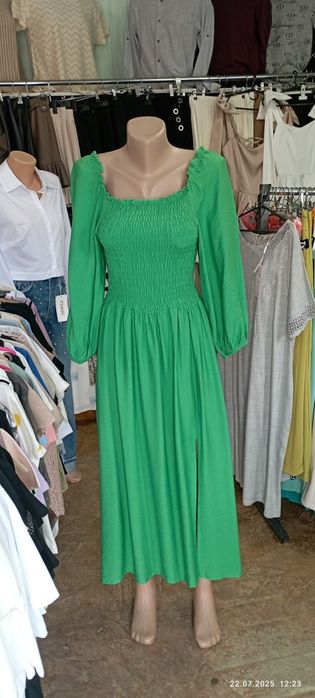 Сукня зеленого кольору
