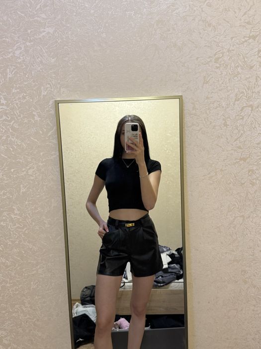 Кожаные шорты черные