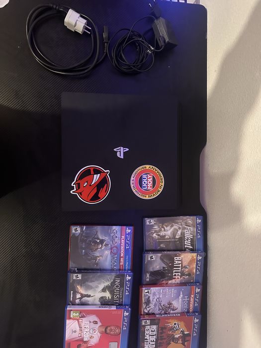 PS4 Pro + Comando Branco + 6 Jogos