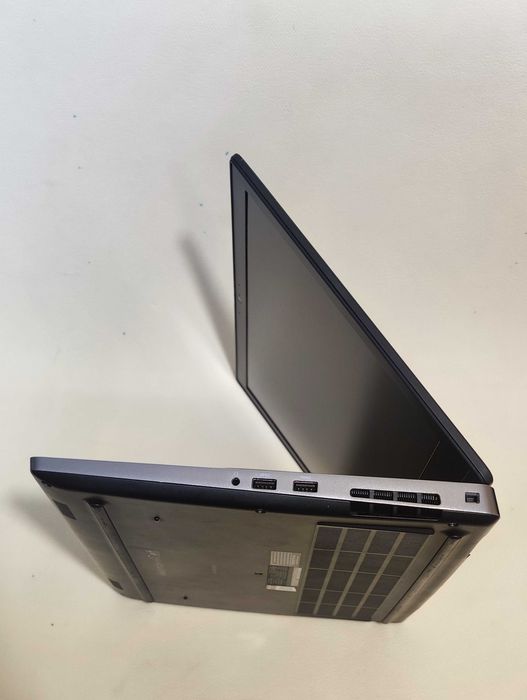 Ноутбук Dell Precision 7530 15,6" UHD XEON E-2186M/32Gb/SSD/P3200 6Gb