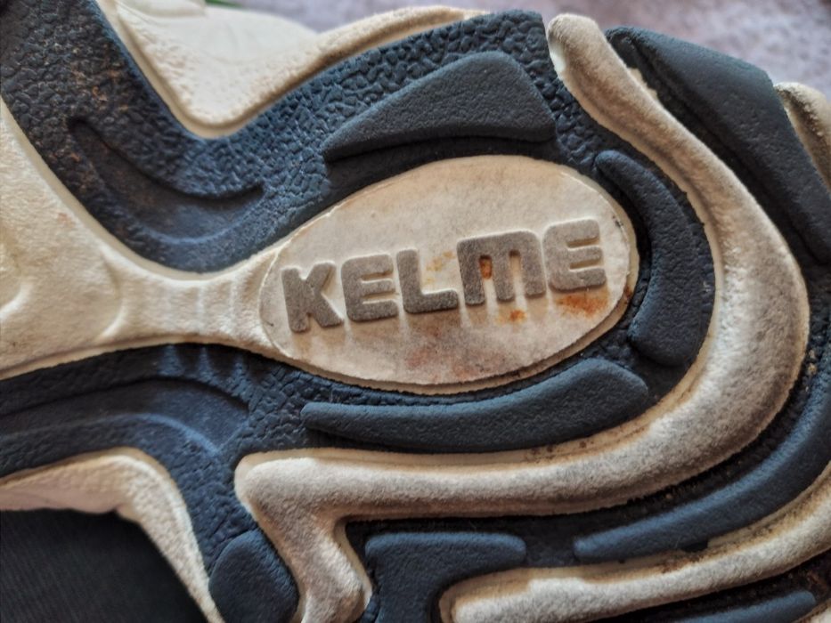 Ténis marca Kelme, tamanho 36