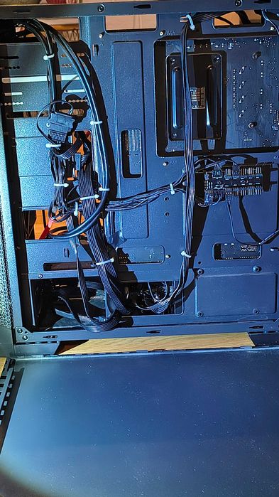 PC AMD Ryzen 5 2600; MSI B450 Gaming Plus; 16 GB DDR4; MSI GTX 1060