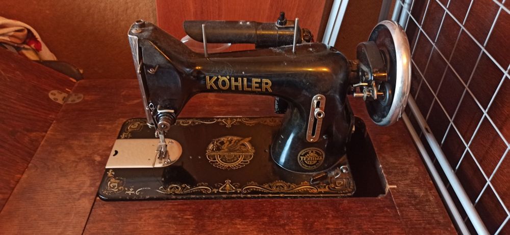 Продам швейную машинку KOHLER с ножным  электроприводом
