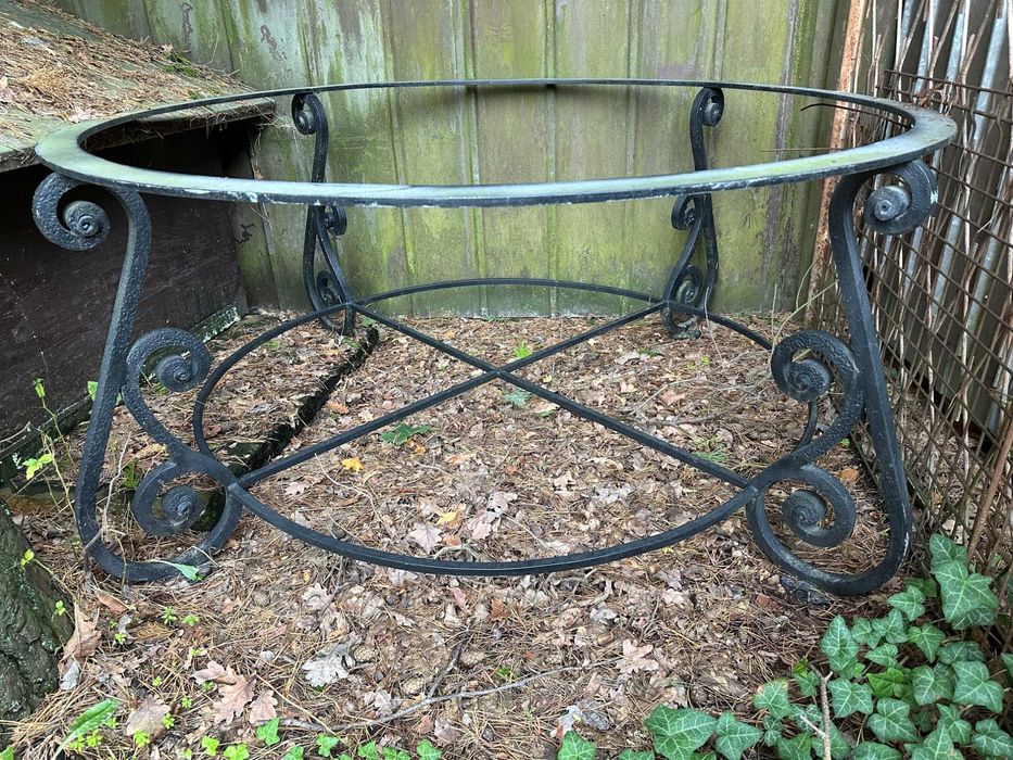 Stół Metalowy Kuty – Sztuka Kowalstwa w Twoim Domu