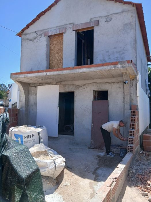 Moradia t2 em fase construção ainda.em Picamilho,Alpedriz