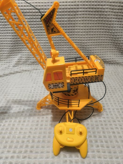 Будівельний кран на пульті