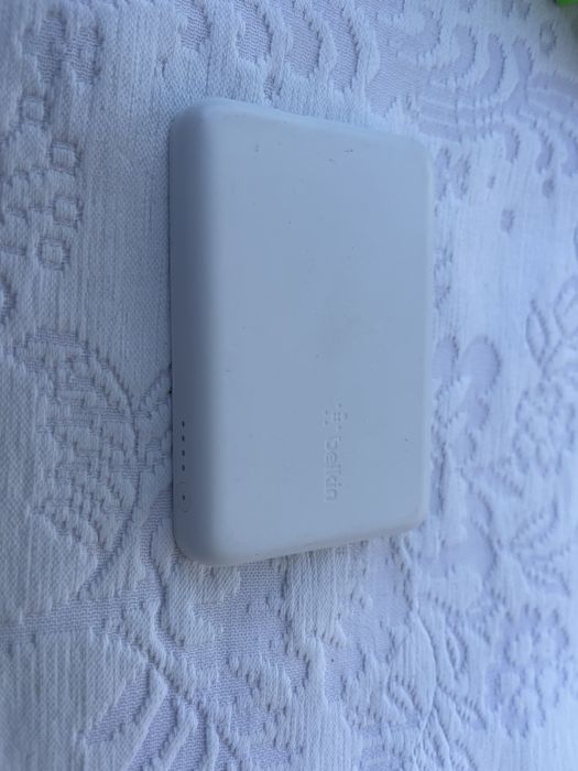 Magnetic Wireless Power Bank
