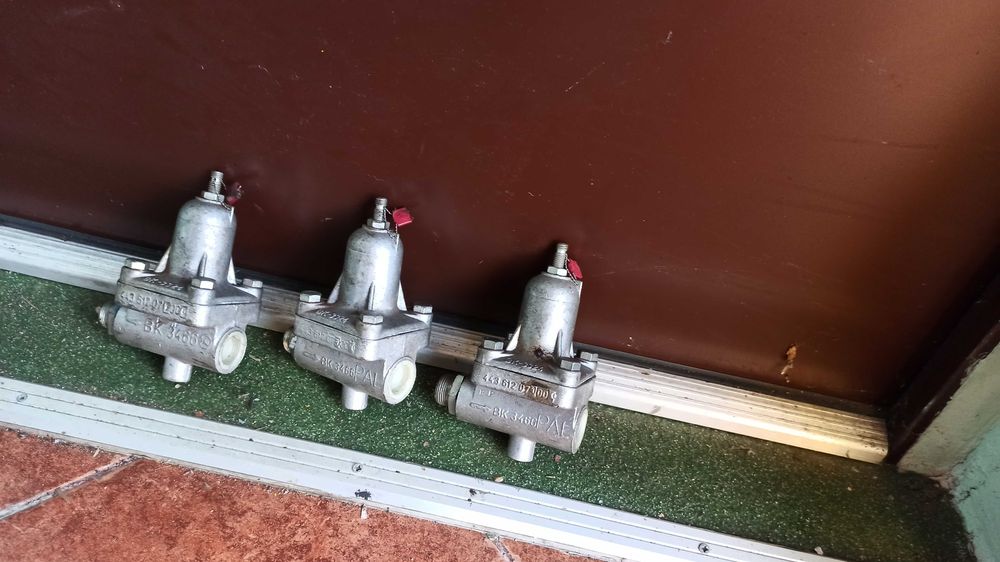 Regulator Ciśnienia Powietrza Zawór Traktor Koparka Ładowarka Fadroma