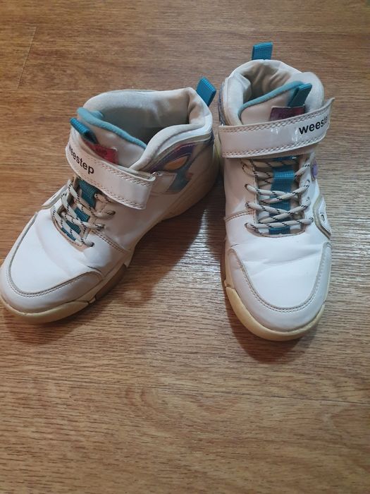 Взуття дитяче на дівчинку