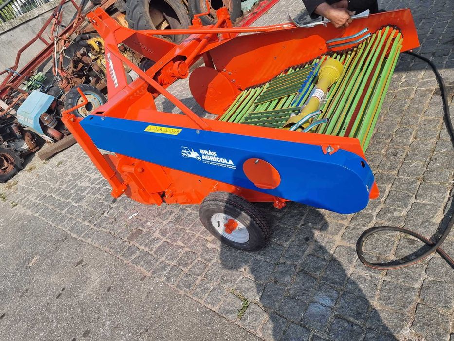 Maquina tirar batatas de duas linhas , arrancador
