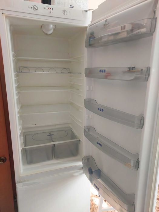 Холодильник  whirlpool б/в