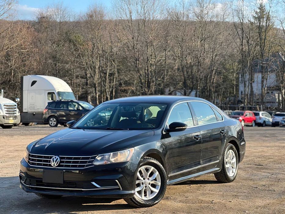 Volkswagen Passat 2016 — авто з США, оригінальний пробіг | від $3 200