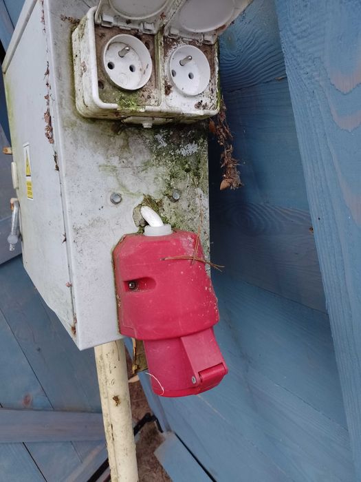 Skrzynka elektryczna budowlana