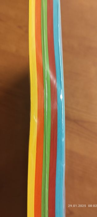 Продаю визитницу и пачку цветной бумаги А-4