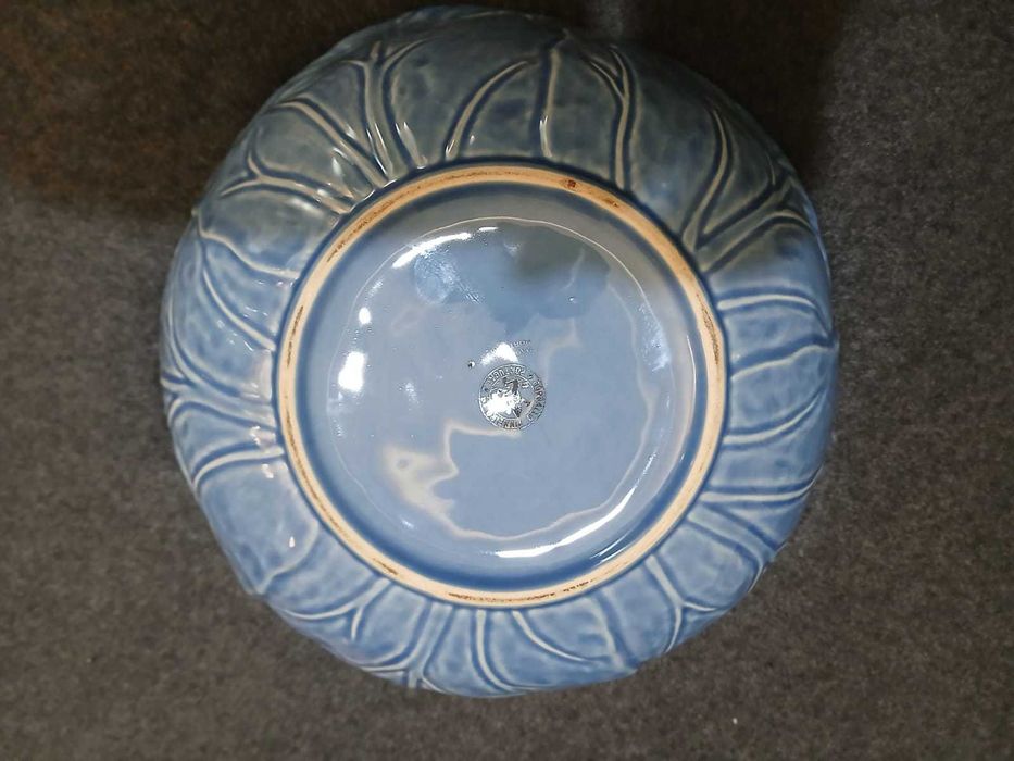 A Arte de Serviço de mesa com Relevo - BORDALLO PINHEIRO