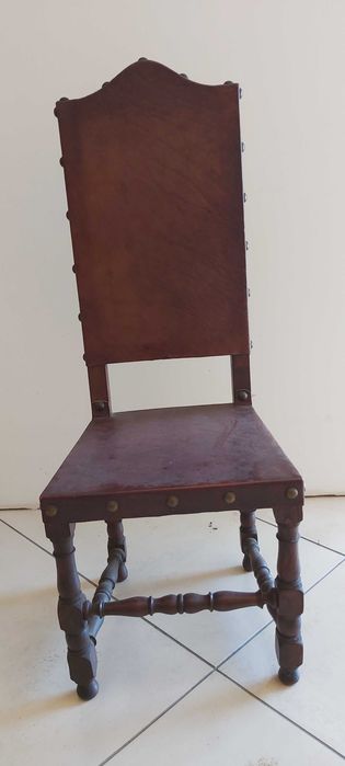 Cadeira alta em madeira e couro antiga