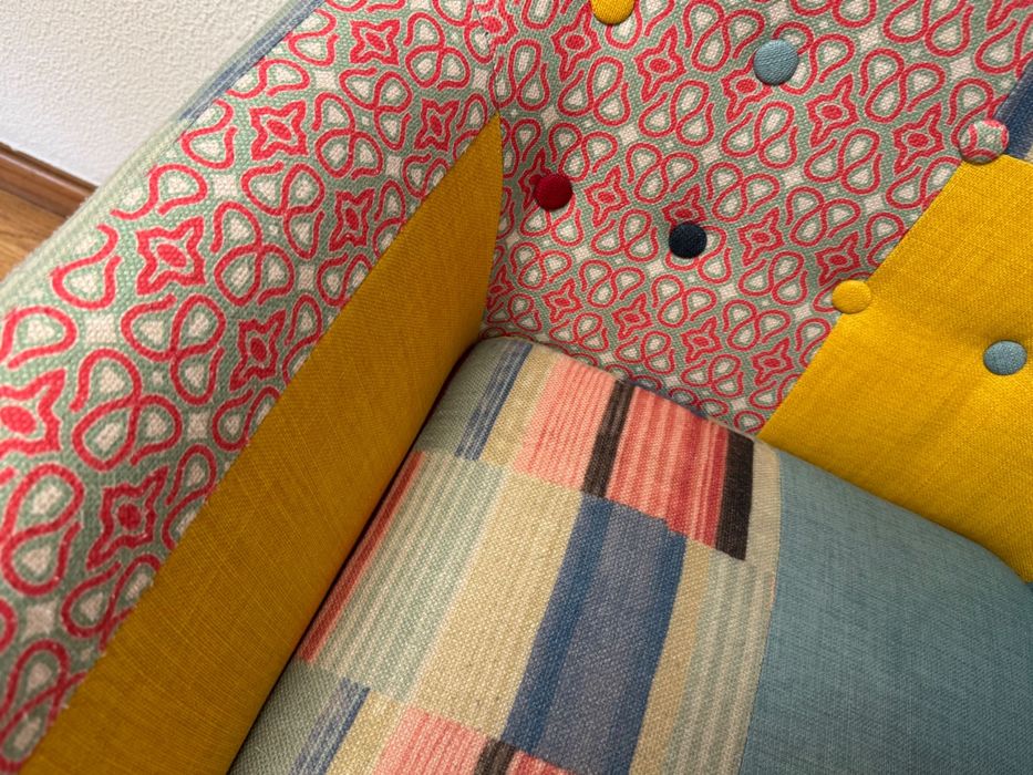 Poltrona colorida, Melby, poltrona de tecido multicolor