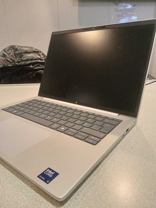 Hp ellitebook 8 g1i-14 ultra 5 225u.