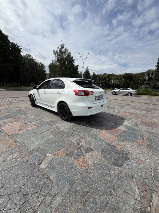 Mitsubishi lancer 10