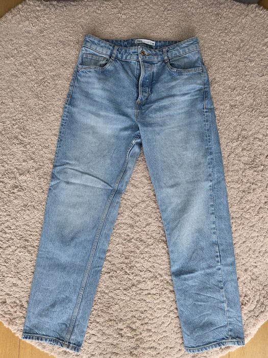 Niebieskie dżinsy straight