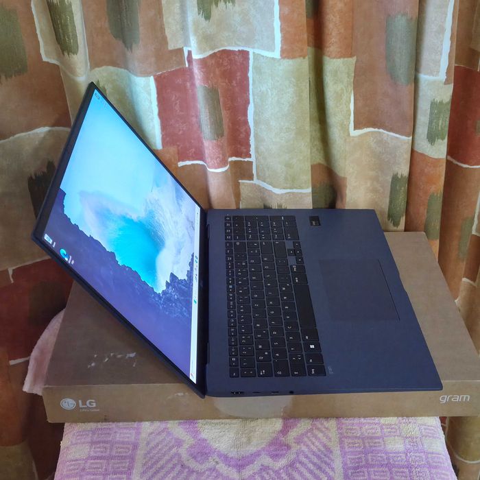 Ноутбук LG Gram 17 17Z90S 17" - Ultra 7 155H - 32GB - 2TB