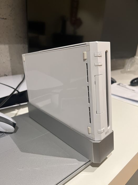 Consola Wii branca com comando e todos os cabos