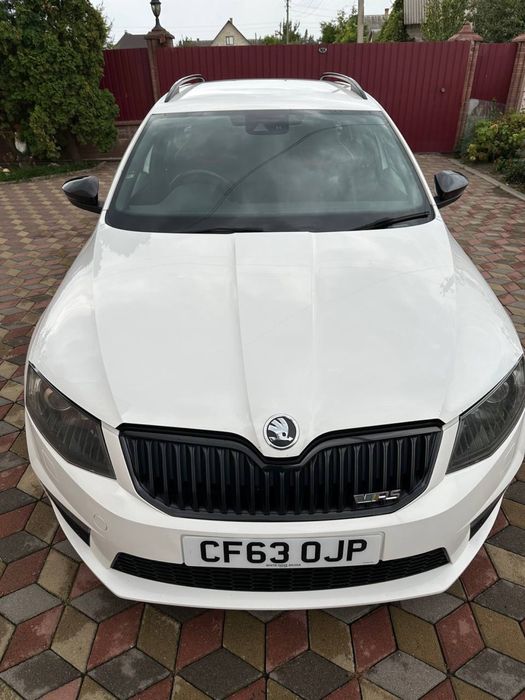 Капот Skoda Octavia A7 Білий LF9E-9P9P Рідна фарба