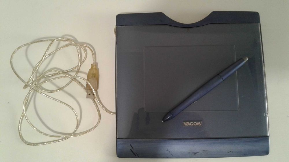 Mesa de desenho digital. Marca: Wacom
