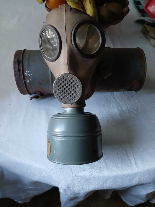 MILITAR-chapéu marinha +mascara 2º guerra +mala 2º guerra