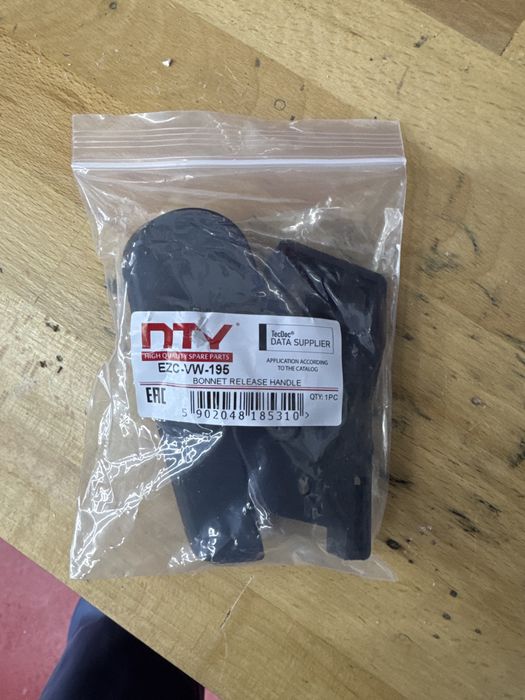 Uchwyt otwierania maski golf