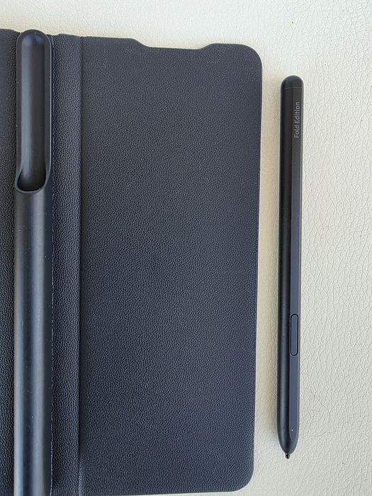 Oryginalne etui z rysikiem do Galaxy Z Fold 3