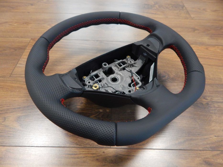 Kierownica Peugeot Partner II Citroen Berlingo II Sport czerwona nić